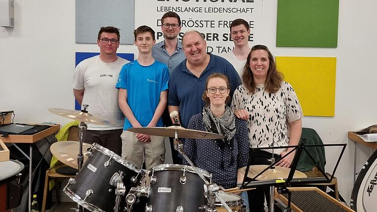 Das Percussion- / Schlagzeugregister mit Dozent in der Registerprobe. Das Percussion- / Schlagzeugregister mit Dozent in der Registerprobe.