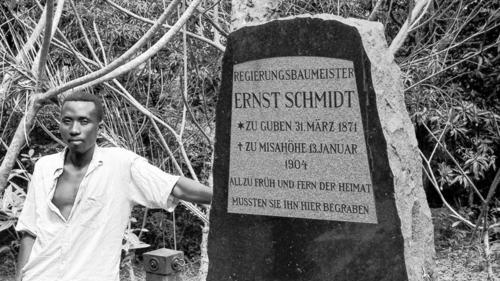 Auf dem deutschen Friedhof nahe dem Städtchen Kpalimé ganz im Westen Togos.       -  Auf dem deutschen Friedhof nahe dem Städtchen Kpalimé ganz im Westen Togos.