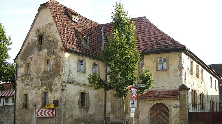 Das einstige Gasthaus Distler in Büchold soll zum Dialekthaus werden. Aber die lange vorgehaltenen Zuschüsse sind jetzt erst einmal weg.