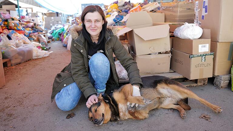 Natalia ist ehrenamtliche Tierschützerin in Lwiw. Viele Hunde und Katzen mussten von ihren Besitzern in der Ukraine zurückgelassen werden.