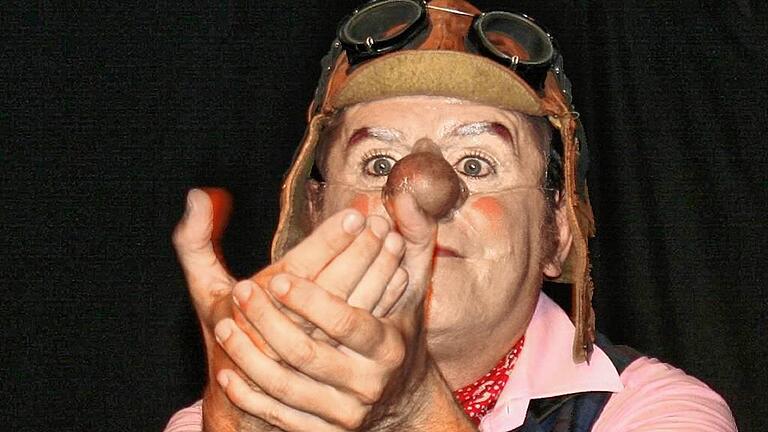 Ausdrucksstark: Durch Höhen und Tiefen des Lebens einer Eintagsfliege führt Stefan Ferencz vom Theater &bdquo;Pohyb's und Konsorten&ldquo;.