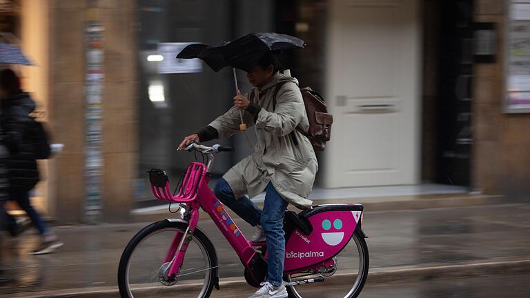 Wetter auf Mallorca       -  Mallorca bekommt die neue Unwetterfront schon zu spüren.