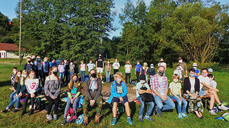 Die Klasse 5a des Rhön-Gymnasium Bad Neustadt hatte am Montag ihren Kennenlerntag auf dem Freizeitgelände der Gemeinde Schönau in den Brendauen. An drei weiteren Tagen trafen sich dann auch die Klassen 5b bis 5d an gleicher Stelle.