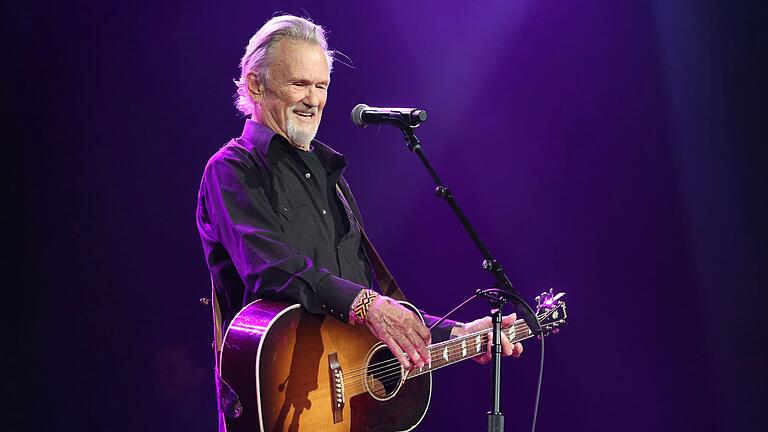 US-Musiker Kristofferson mit 88 Jahren gestorben       -  Seine Songs wurden von Musik-Legenden wie Elvis Presley, Jerry Lee Lewis, Joan Baez, Willie Nelson, Janis Joplin und Ray Charles gesungen.