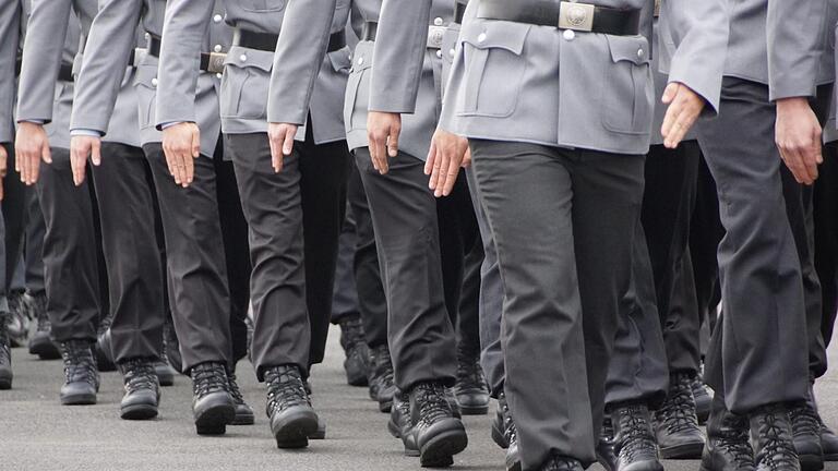 Mit der Aussetzung der Wehrpflicht ist die Bundeswehr 2011 in eine neue Zeit getreten. Foto: Archiv/Arkadius Guzy       -  Mit der Aussetzung der Wehrpflicht ist die Bundeswehr 2011 in eine neue Zeit getreten. Foto: Archiv/Arkadius Guzy