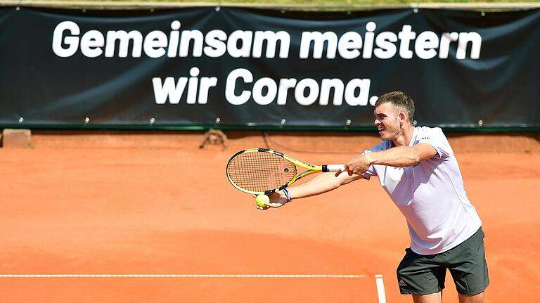 Im Sommer war die Sache noch einfach. Da konnten Tennisspieler ihrem Sport (wie hier in&nbsp;Großhesselohe bei München) noch unbeschwerter nachgehen.