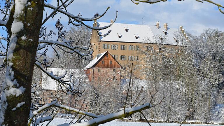 Das winterliche Schloss Aschach.