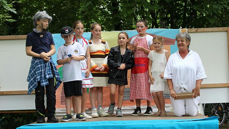 Auf dem Foto (von links): Levi Klein, Noah Sterk, Hannah Meckelein, Nina Rößler, Paula Lintow, Charlotte Nees, Sofia Meckelein, Gabi Hellmann.
