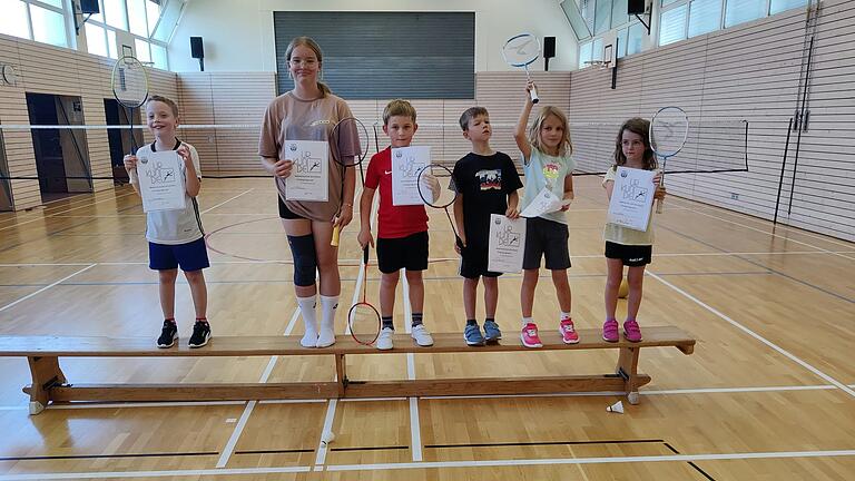 Fleißig am Ferienprogramm des Badmintonclubs teilgenommen haben Jonathan, Hanna, Til, Daniel, Justus und Lea. Fleißig am Ferienprogramm des Badmintonclubs teilgenommen haben Jonathan, Hanna, Til, Daniel, Justus und Lea.