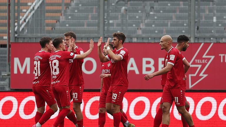Gibt es für die Würzburger Kickers im heutigen Heimspiel gegen den SV Wacker Burghausen Grund zum Jubeln? Gibt es für die Würzburger Kickers im heutigen Heimspiel gegen den SV Wacker Burghausen Grund zum Jubeln?
