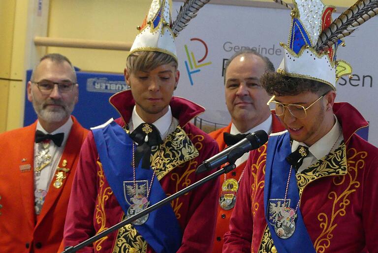 Schweinfurts Prinzenpaar, Thorsten Schmälze und Frank Fischer, begrüßten die Gäste beim Neujahrsempfang in der Werntalhalle. Bereits zum dritten Mal kommen die Tollitäten der Stadt aus der Gemeinde Poppenhausen.