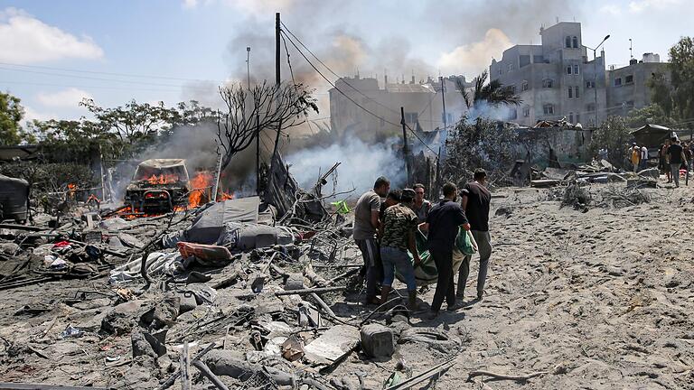 Nahostkonflikt - Chan Junis - Laut der Hamas ist ihr militärischer Anführer bei dem Angriff nicht ums Leben gekommen. Nahostkonflikt - Chan Junis - Laut der Hamas ist ihr militärischer Anführer bei dem Angriff nicht ums Leben gekommen.