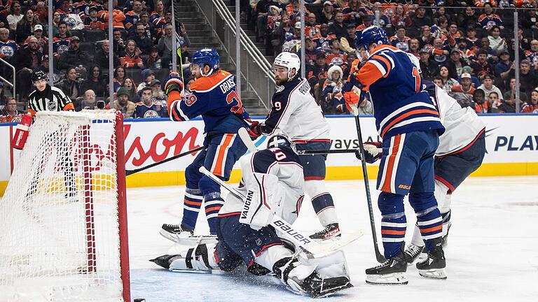 Edmonton Oilers - Columbus Blue Jackets - Leon Draisaitl trifft beim 6:3 der Edmonton Oilers gegen die Columbus Blue Jackets doppelt. Edmonton Oilers - Columbus Blue Jackets - Leon Draisaitl trifft beim 6:3 der Edmonton Oilers gegen die Columbus Blue Jackets doppelt.