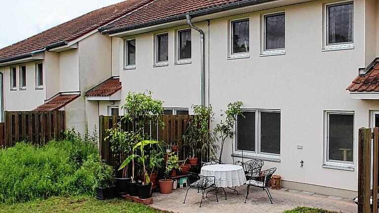 Stefan Schweser und Martina Meyer haben eines der insgesamt 103 Texashäuser in den Marshall Heights gekauft und sind eingezogen. Dass es da auf der Terrasse gemütlich ist, zeigt die Hinteransicht des Hauses mit der Nummer 385 A. Stefan Schweser und Martina Meyer haben eines der insgesamt 103 Texashäuser in den Marshall Heights gekauft und sind eingezogen. Dass es da auf der Terrasse gemütlich ist, zeigt die Hinteransicht des Hauses mit der Nummer 385 A.