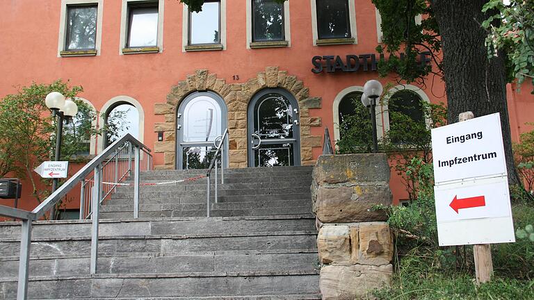 Die Impfstelle in der Stadthalle in Gerolzhofen hat vorübergehend geschlossen.