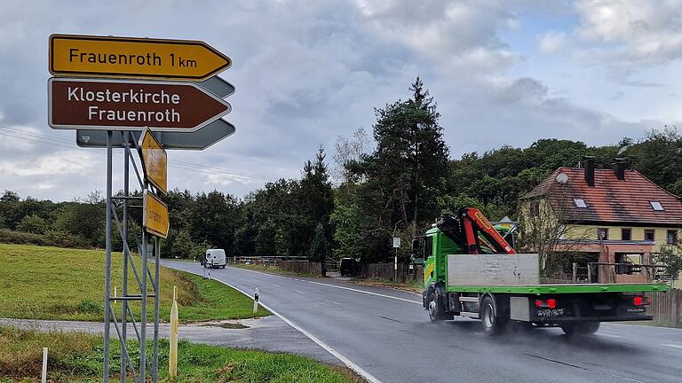 Wer von Frauenroth nach Zahlbach mit dem Rad fahren möchte, muss auf die viel befahrene Staatsstraße ausweichen.       -  Wer von Frauenroth nach Zahlbach mit dem Rad fahren möchte, muss auf die viel befahrene Staatsstraße ausweichen.