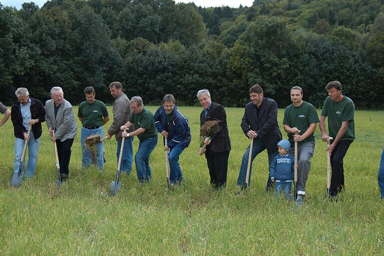 Spatenstich für den Angelsee 2005 mit dem damaligen Bürgermeister Alfred Beetz und dem damaligen Vorsitzenden Roland Mohr.