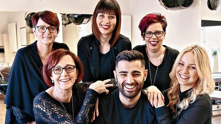 Allein unter Frauen: Friseur und Barbier Ahmed Hesso.