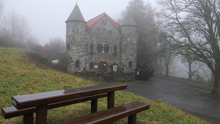 Das Jagdschloss Holzberghof hat seine Herbstpause bereits beendet.