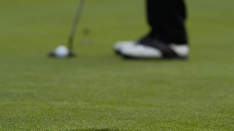 So ein Golfplatz ist eine kostenträchtige Sache. Noch dazu, wenn man ihn, wie der Golfclub Bad Kissingen, in einer Zeit kaufen musste, als die Darlehenszinsen noch ein bisschen höher waren als jetzt.  Foto: Siegfried Farkas       -  So ein Golfplatz ist eine kostenträchtige Sache. Noch dazu, wenn man ihn, wie der Golfclub Bad Kissingen, in einer Zeit kaufen musste, als die Darlehenszinsen noch ein bisschen höher waren als jetzt.  Foto: Siegfried Farkas