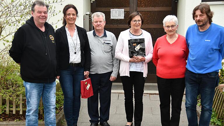 Zahlreiche Mitglieder des Bürgerverein Gartenstadt wurden für ihre langjährige Treue geehrt. Das Foto zeigt v.l.: „Stadtteilbürgermeister“ Klaus Brand mit den Jubilaren Barbara Stöht, Werner Handschuh, Elisabeth Neuhauser, Helga Lausenmeyer und Thomas Griesmann.