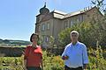 Karl-Friedrich Abe und seine Nachfolgerin Ulrike Schade vor der Propstei Zella - seit zehn Jahren Dienstsitz der Thüringer Verwaltung des Unesco-Biosphärenreservats Rhön. Foto: Anna-Lena Bieneck       -  Karl-Friedrich Abe und seine Nachfolgerin Ulrike Schade vor der Propstei Zella - seit zehn Jahren Dienstsitz der Thüringer Verwaltung des Unesco-Biosphärenreservats Rhön. Foto: Anna-Lena Bieneck