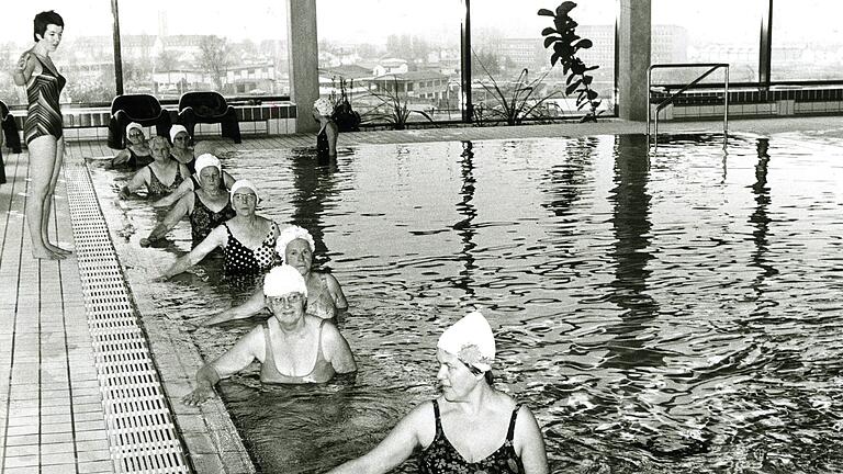 1976: Szene aus dem Hallenbad Mardies