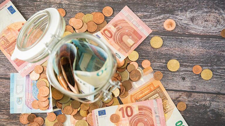Bedarfszuweisungen und Stabilisierungshilfen helfen den Kommunen im Landkreis Kulmbach bei der Finanzierung ihrer Aufgaben. - Bedarfszuweisungen und Stabilisierungshilfen helfen den Kommunen im Landkreis Kulmbach bei der Finanzierung ihrer Aufgaben. Bedarfszuweisungen und Stabilisierungshilfen helfen den Kommunen im Landkreis Kulmbach bei der Finanzierung ihrer Aufgaben. - Bedarfszuweisungen und Stabilisierungshilfen helfen den Kommunen im Landkreis Kulmbach bei der Finanzierung ihrer Aufgaben.