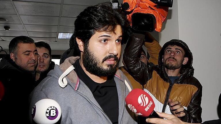 Reza Zarrab       -  Der iranisch-türkische Geschäftsmann Reza Zarrab &ndash; Archivbild vom Dezember 2013 in Istanbul &ndash; soll einen illegalen Goldhandel zwischen dem Iran und der türkischen Regierung eingefädelt haben. Dafür steht er derzeit in New York vor Gericht.