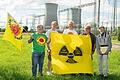 Atomgegner der ersten Stunde vor dem Atomkraftwerk Grafenrheinfeld: (v.li.) Elmar Rachle, Peter Fuchs, Christian Schäflein, Walter Rachle und Herbert Wiener.&nbsp;