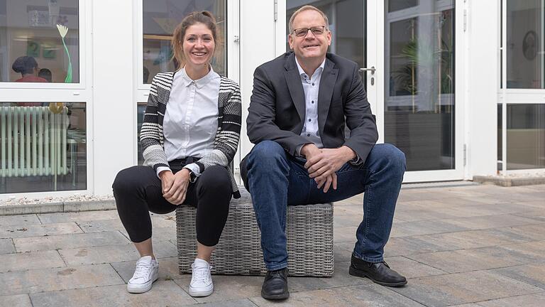 Madeleine Leube, Leiterin des Bereichs Teilhabe Arbeit, Bildung, Inklusion und Dieter Körber, Geschäftsführer der Mainfränkischen Werkstätten, unterstützen die Forderung nach einem auskömmlichen Einkommen für die Beschäftigten. Madeleine Leube, Leiterin des Bereichs Teilhabe Arbeit, Bildung, Inklusion und Dieter Körber, Geschäftsführer der Mainfränkischen Werkstätten, unterstützen die Forderung nach einem auskömmlichen Einkommen für die Beschäftigten.