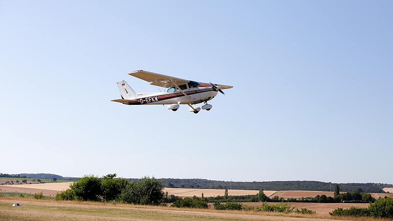 Beobachtungsflüge zur Waldbrandgefahr (Archivbild). Die Flugzeuge starten am Wochenende (3./4. Juni) in Mainbullau (Miltenberg), Hettstadt (Lkr. Würzburg), Schweinfurt-Süd und Haßfurt (Lkr. Haßberge).