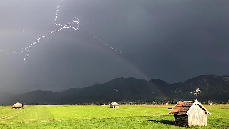 Besonders häufig hat es im Sommer in und an den Alpen geblitzt.