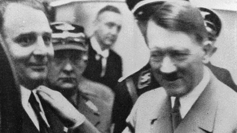 Willy Sachs (links) auf einem der wenigen Bilder gemeinsam mit Adolf Hitler, dem er auf einer Automesse 1937 eine Erfindung seiner Firma vorstellte.