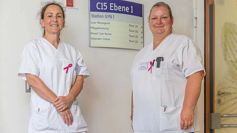 Astrid Englert (links) und Romy Liebers sind Breast Care Nurses und begleiten am Uniklinikum Würzburg seit Juli Patientinnen und Patienten, die an einer Brusterkrankung leiden.