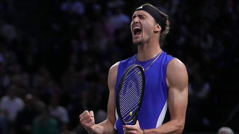 ATP-Tour - Paris       -  Alexander Zverev jubelt über den Finaleinzug in Paris.