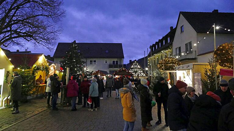 Impressionen von der Thüngener Glühweihnacht im vergangenen Jahr. Impressionen von der Thüngener Glühweihnacht im vergangenen Jahr.