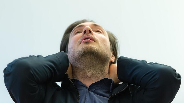 'Wenn man fürs Fernsehen schreibt, gibt's viele Einschränkungen.' 'Wenn man fürs Fernsehen schreibt, gibt's viele Einschränkungen.'