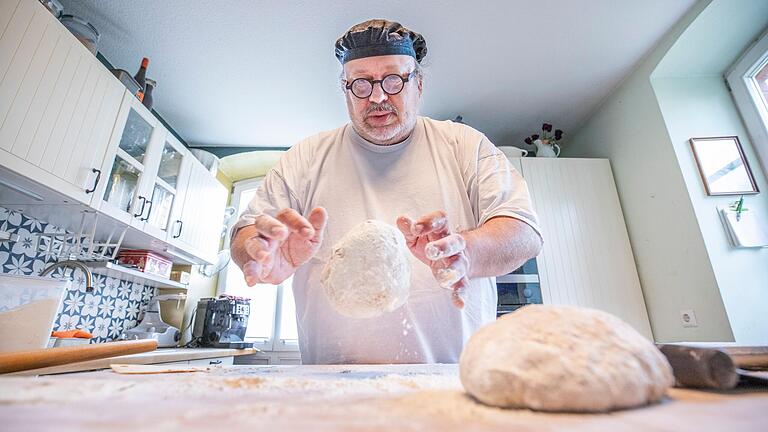 Gut durchkneten: Nur aus einem guten Teig, wird auch ein gutes&nbsp;Brot.