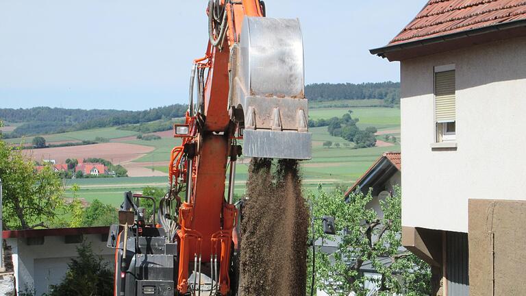 Im  Trimberger Neubaugebiet 'Quellenstraße' (Foto) wurde eine Änderung der Grünordnungsplanung notwendig. Sie passierte unter Berücksichtigung der Eingaben der Träger öffentlicher Belange.                         Foto: Winfried Ehling       -  Im  Trimberger Neubaugebiet 'Quellenstraße' (Foto) wurde eine Änderung der Grünordnungsplanung notwendig. Sie passierte unter Berücksichtigung der Eingaben der Träger öffentlicher Belange.                         Foto: Winfried Ehling