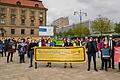 Eine kurze Aktion für Toleranz und gegen Rassismus gab es von Seiten des Bündnisses 'Schweinfurt ist bunt' am 1. Mai auf dem Schillerplatz. Das Bündnis-Banner halten auf dem Bild (v.l.) die stellvertretende Vorsitzende von Schweinfurt ist bunt, Marietta Eder, dritte Bürgermeisterin&nbsp; Ayfer Rethschulte (Grüne), der Linken-Bundestagsabgeordnete Klaus Ernst und verdi-Bezirksgeschäftsführer Sinan Öztürk.