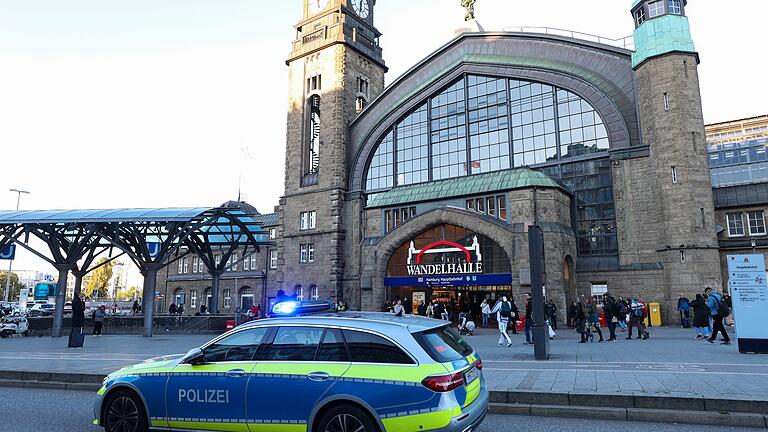 Verdacht auf Infektion: Bahnsteig in Hamburg gesperrt       -  Über die Polizei hat das Gesundheitsamt des Bezirksamtes eine Personenfestsetzung im Hauptbahnhof veranlasst.