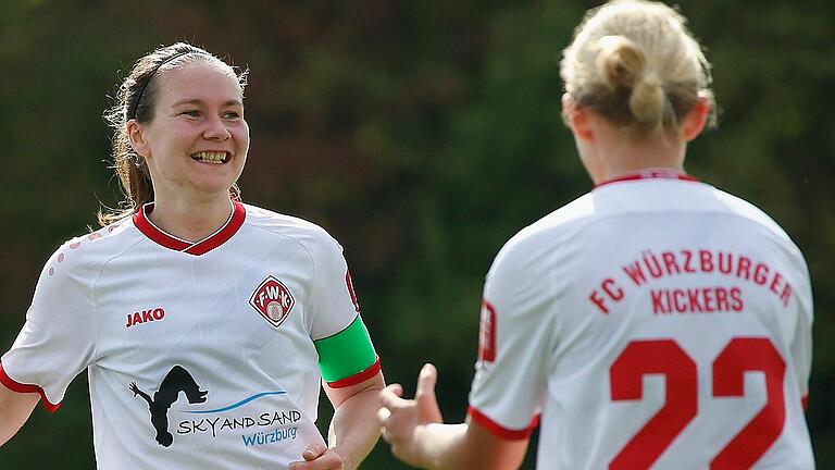 Kapitänin Maria Pfau (links) erzielte zwei Tore für die Würzburger Kickers im Auswärtsspiel beim FC Ingolstadt 04 II. Kapitänin Maria Pfau (links) erzielte zwei Tore für die Würzburger Kickers im Auswärtsspiel beim FC Ingolstadt 04 II.