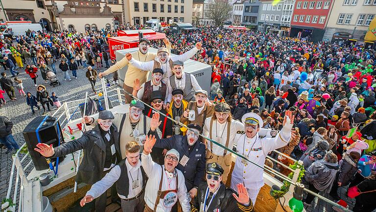 Schweinfurter Narren in bester Stimmung: Der Faschingsumzug in Schweinfurt am Faschingsdienstag ist eine der größten in Mainfranken. Im Bild ein Wagen des Karnevalsvereins Oberwerrn aus dem Jahr 2024. Schweinfurter Narren in bester Stimmung: Der Faschingsumzug in Schweinfurt am Faschingsdienstag ist eine der größten in Mainfranken. Im Bild ein Wagen des Karnevalsvereins Oberwerrn aus dem Jahr 2024.