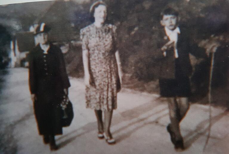 Herbert Osmer (rechts) mit seiner Oma (links) und Mutter. Keiner seiner Familienmitglieder überlebte den 16. März in Würzburg. Herbert Osmer (rechts) mit seiner Oma (links) und Mutter. Keiner seiner Familienmitglieder überlebte den 16. März in Würzburg. 