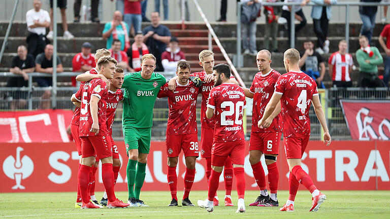Zum Abschluss der Englischen Woche spielen die Kickers zu Hause gegen den 1. FC Saarbrücken. Zum Abschluss der Englischen Woche spielen die Kickers zu Hause gegen den 1. FC Saarbrücken.