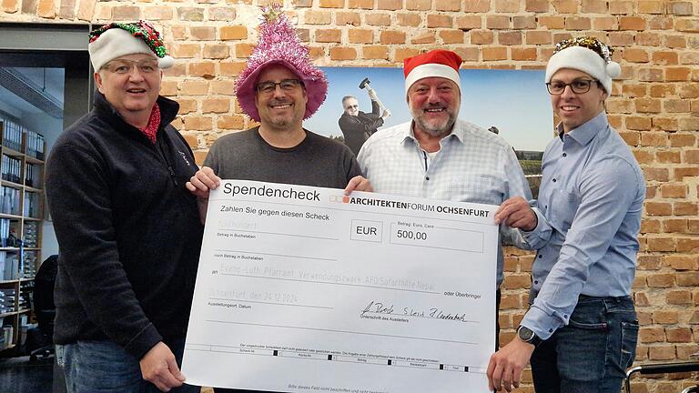 Bei der symbolischen Spendenübergabe im Architektenforum Ochsenfurt : Klaus Meyer (2. v. r.) konnte für die Fluthilfe Nepal 500 Euro von den Büroinhabern (v.l.) Reiner Laudenbach, Stefan Lesch und Alexander Brock in Empfang nehmen. Bei der symbolischen Spendenübergabe im Architektenforum Ochsenfurt : Klaus Meyer (2. v. r.) konnte für die Fluthilfe Nepal 500 Euro von den Büroinhabern (v.l.) Reiner Laudenbach, Stefan Lesch und Alexander Brock in Empfang nehmen.