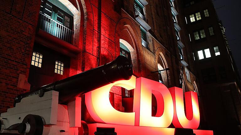 Jahresanfangs-Klausur des CDU-Vorstands       -  Wohin steuert die CDU unter Annegret Kramp-Karrenbauer? Eine Antwort soll ein neues Grundsatzprogramm geben. Bei der Klausur im Maritimen Museum (im Bild) in Hamburg schweben über allem die ungelösten Personalfragen.