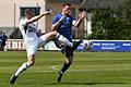 Tino Kummer (rechts) vom TSV Gochsheim setzt sich in dieser Szene gegen Louis Göhring vom TSV Mönchröden durch. Die Gochsheimer haben ihr Heimspiel in der Fußball-Landesliga Nordwest gegen den direkten Konkurrenten um den Klassenerhalt gewonnen.