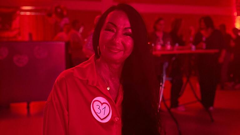 Anette bevorzugt das persönliche Kennenlernen in Diskotheken oder Bars. Anette bevorzugt das persönliche Kennenlernen in Diskotheken oder Bars. 